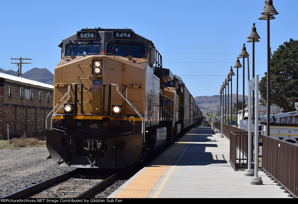 UP 6494 leads the ILXEW-15 east